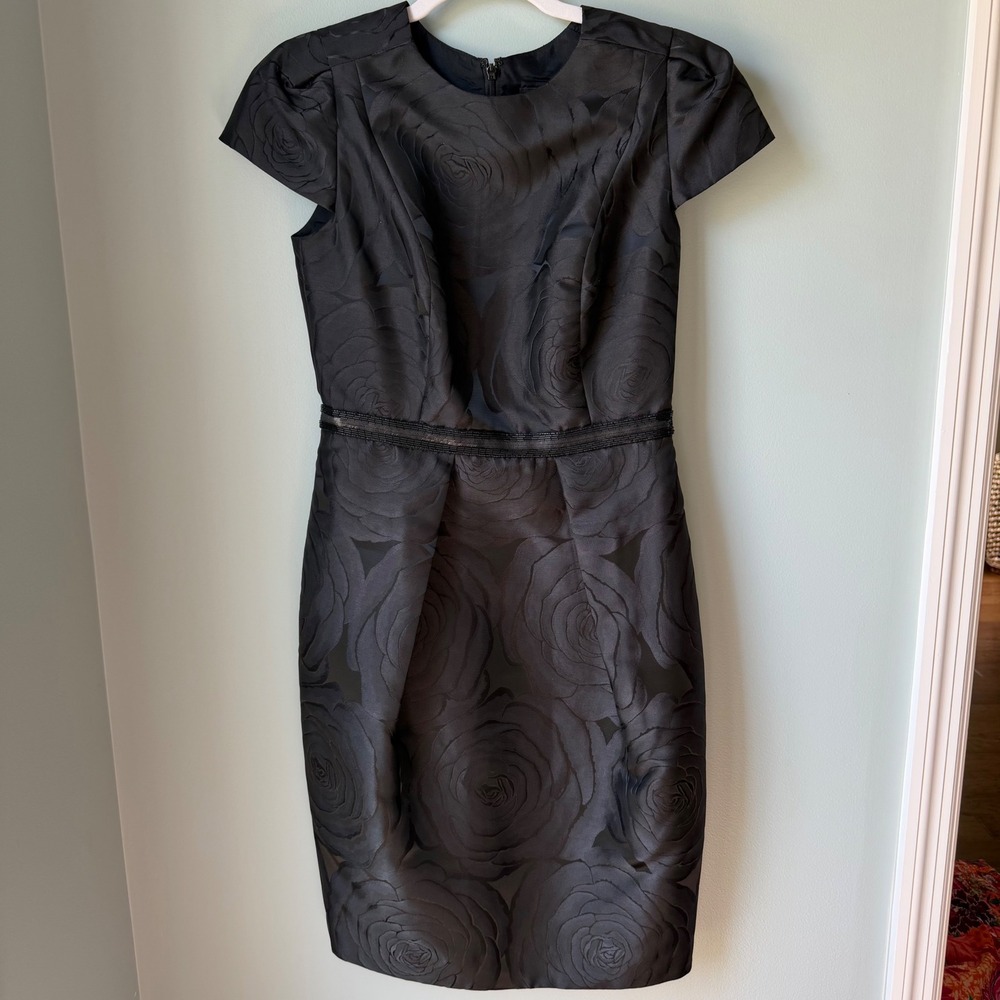 Carmen Marc Valvo Black Floral Jacquard Sheath Dress Cap Sleeve Beaded Size 4